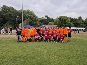 Schulle und Friends spielen für die Mitteldeutsche Kinderkrebsforschung gegen die Herrenmannschaft von Saxonia